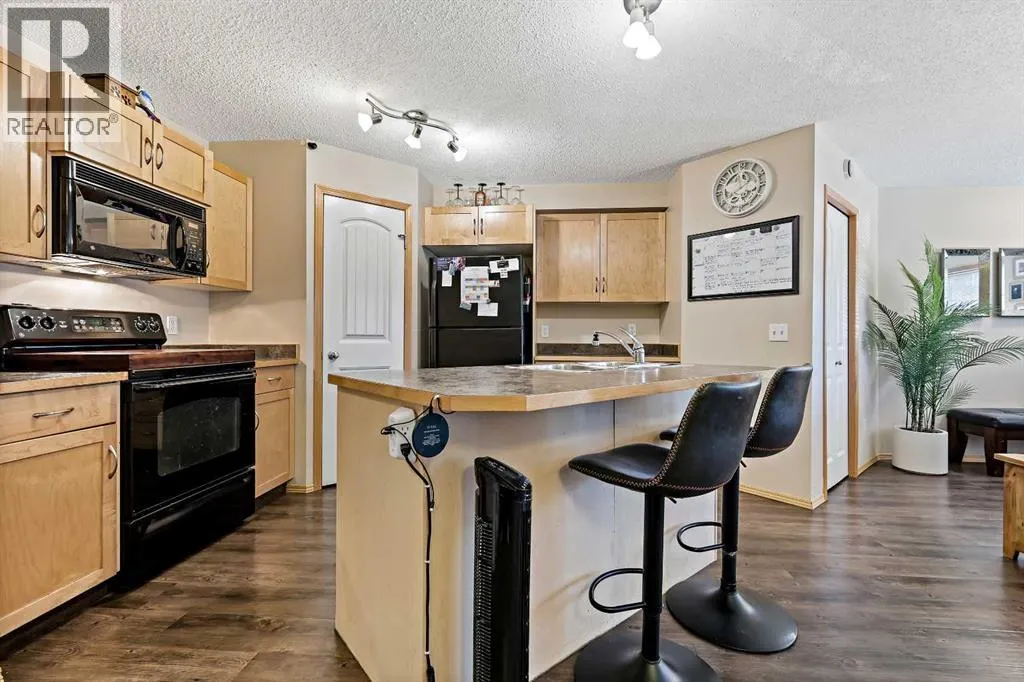 104, 15 Everridge Square SW