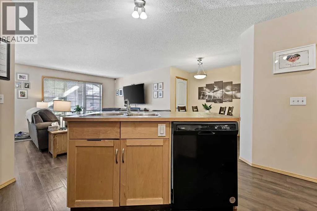 104, 15 Everridge Square SW