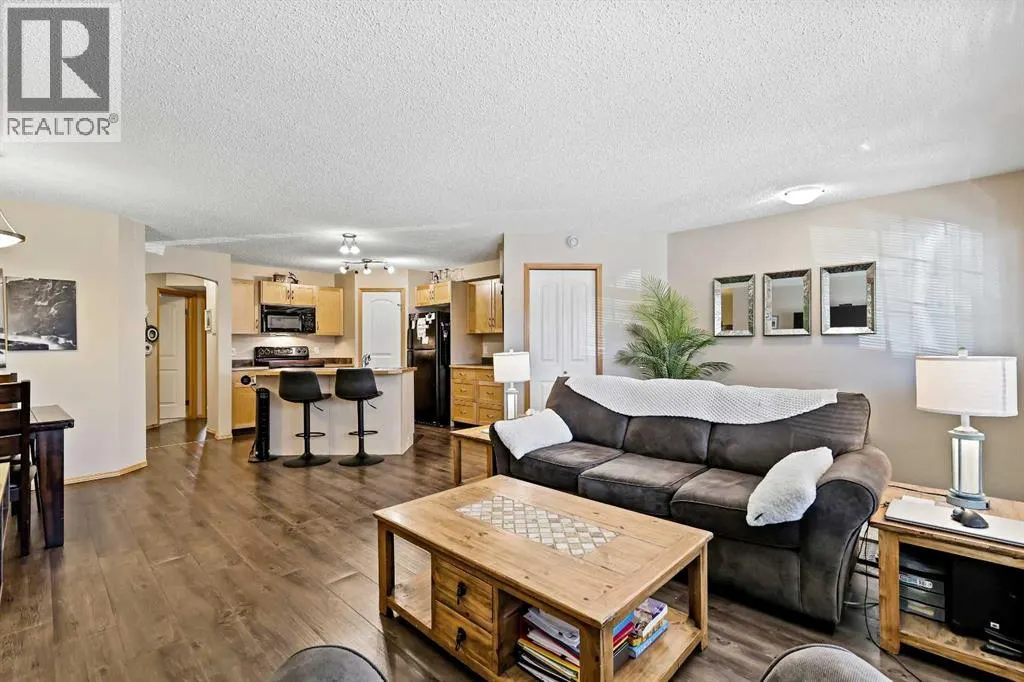 104, 15 Everridge Square SW