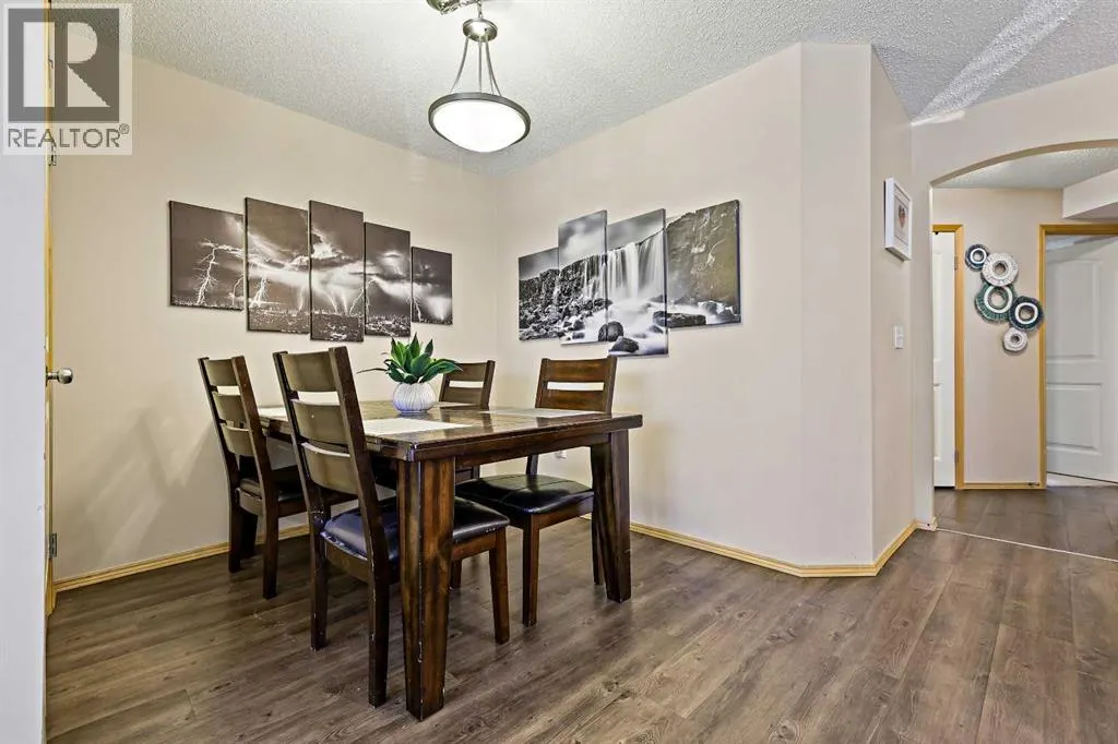 104, 15 Everridge Square SW