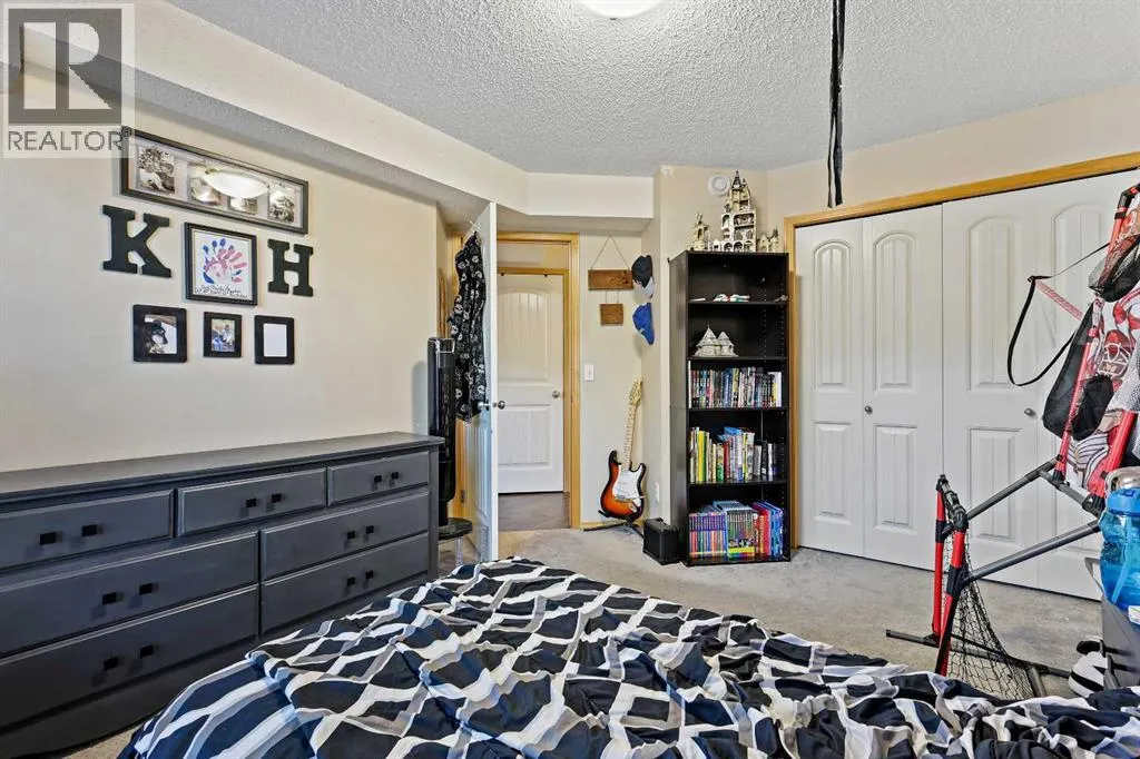 104, 15 Everridge Square SW