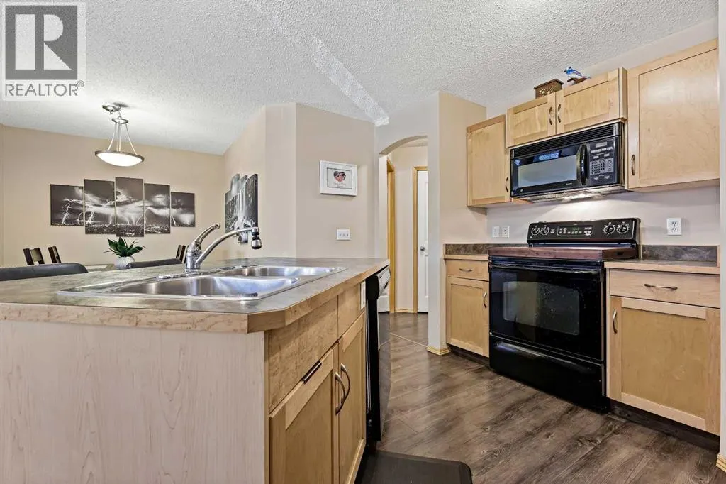 104, 15 Everridge Square SW