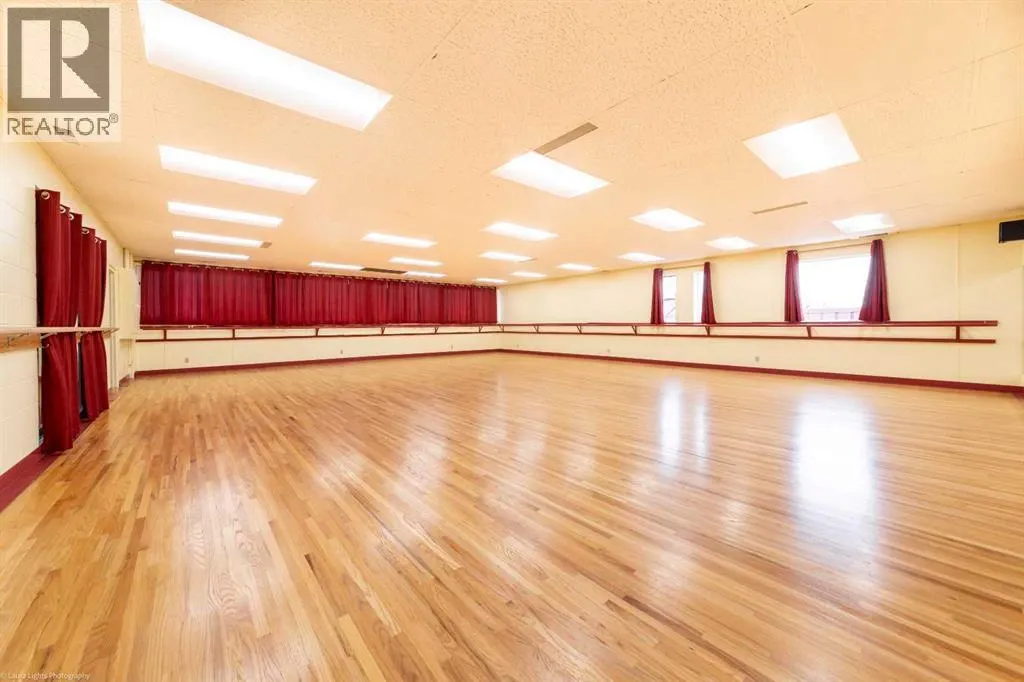 Top Floor WEST SIDE, 5720 44 Street