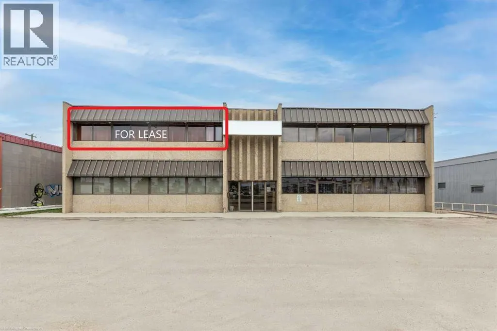 Top Floor WEST SIDE, 5720 44 Street