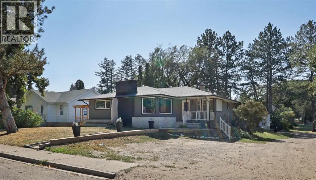 535 2A Avenue W