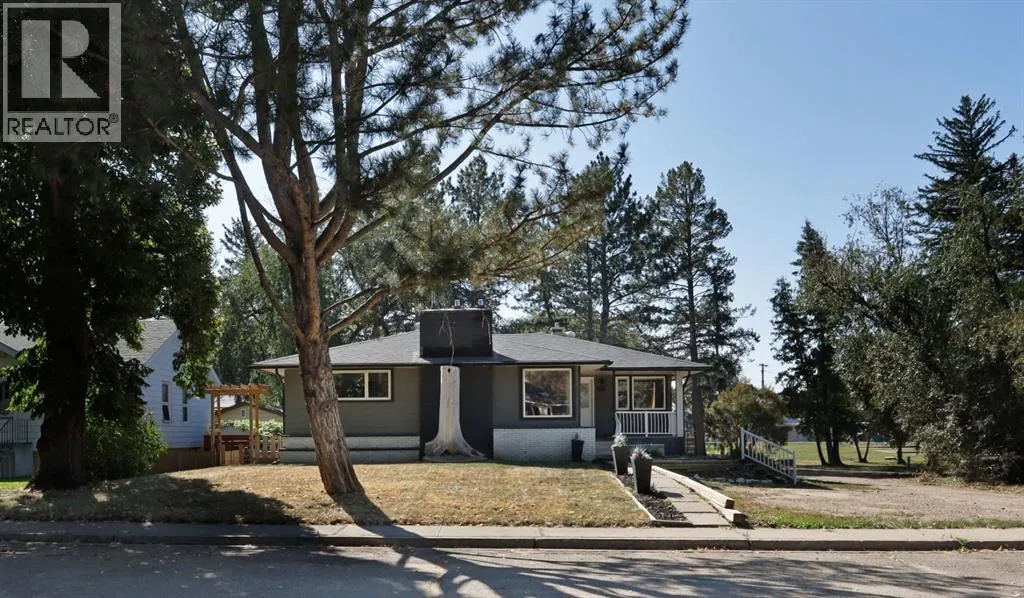 535 2A Avenue W