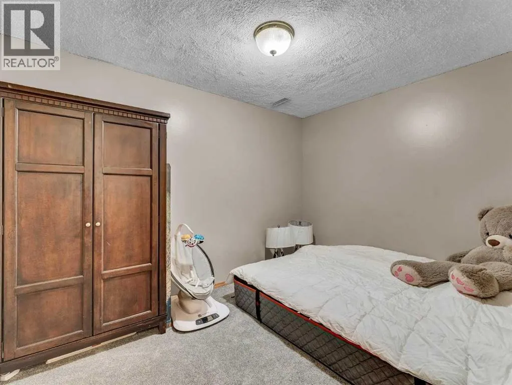 112 Lake Newell Crescent E
