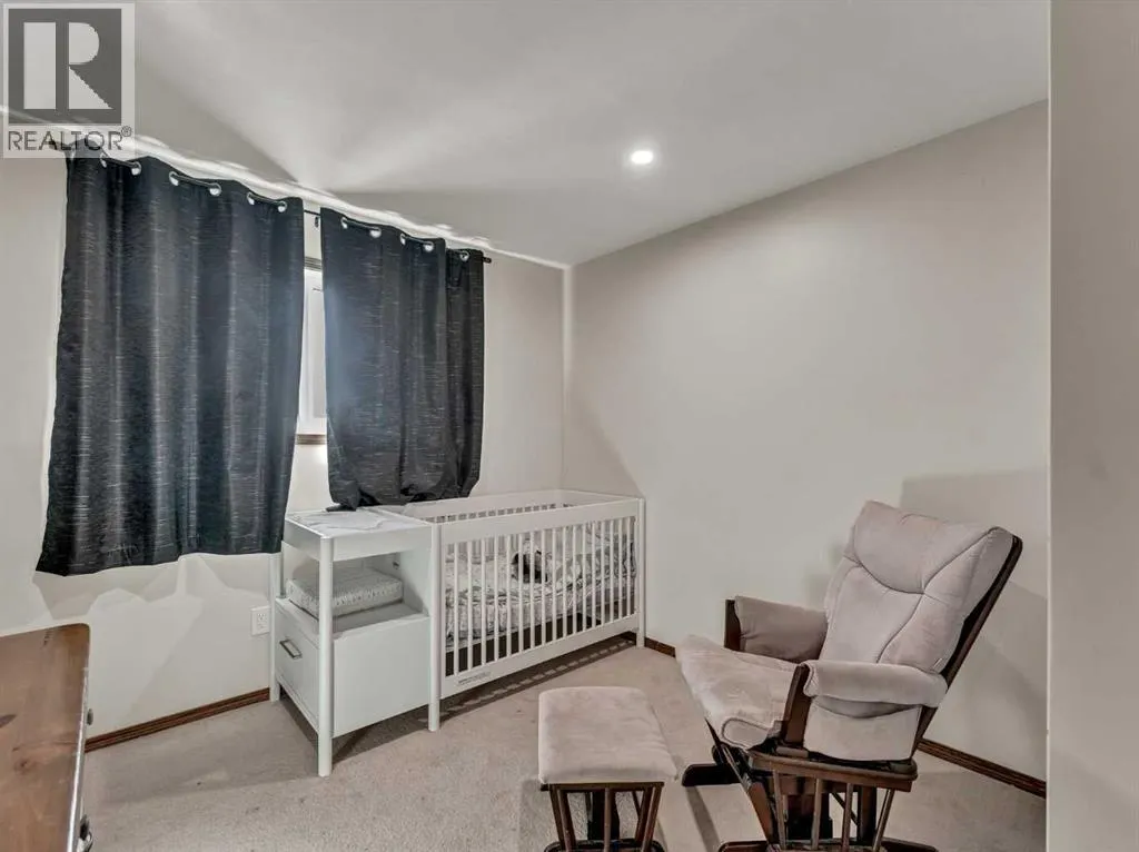 112 Lake Newell Crescent E