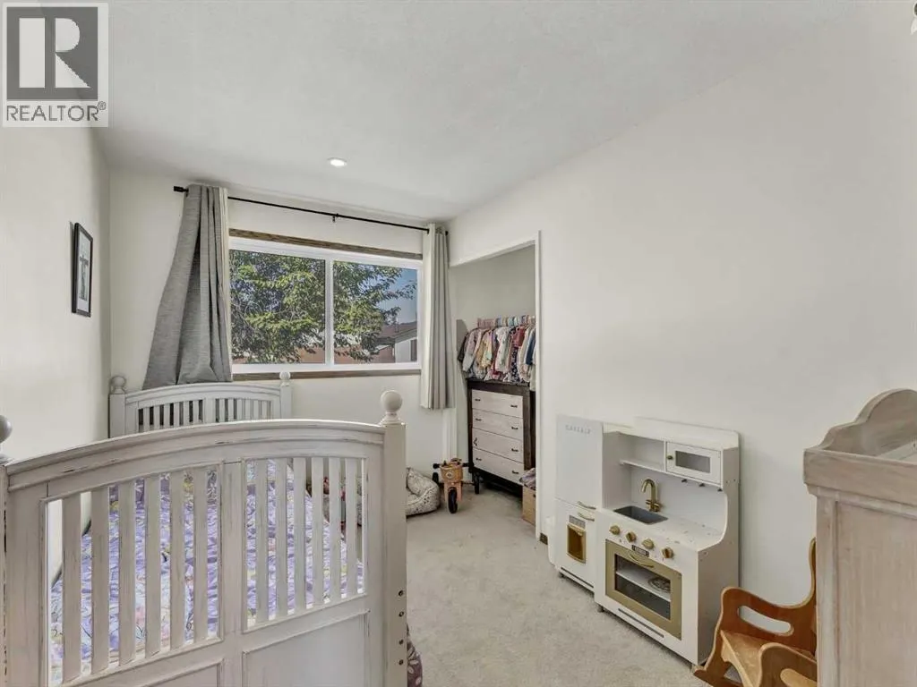 112 Lake Newell Crescent E