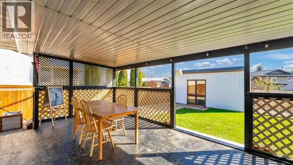 112 Lake Newell Crescent E