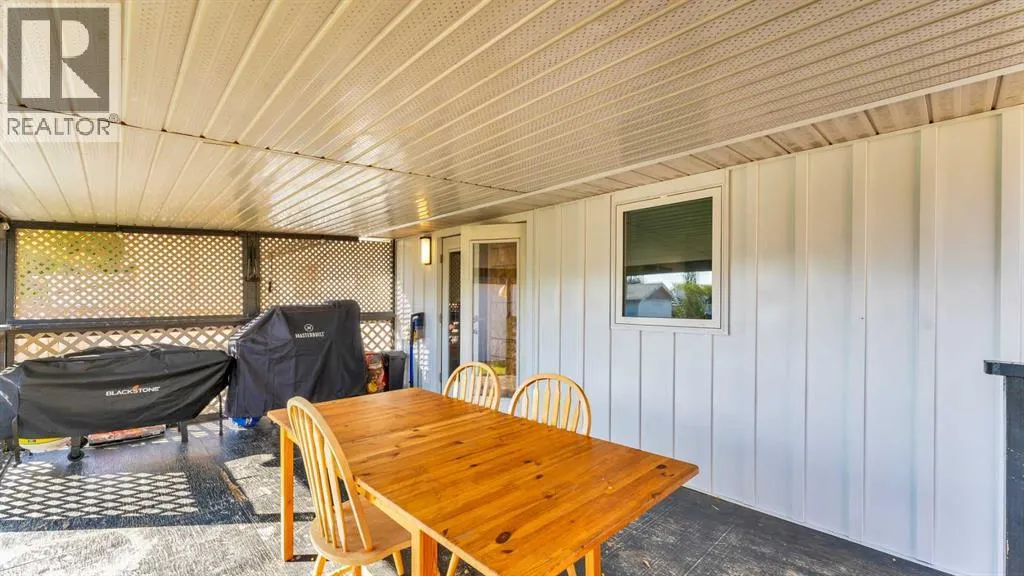 112 Lake Newell Crescent E