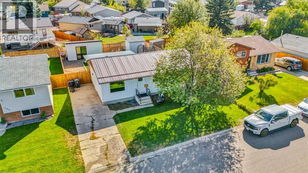 112 Lake Newell Crescent E