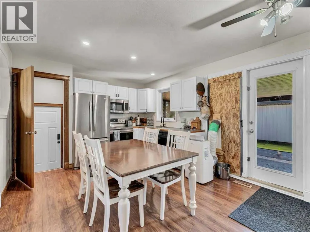112 Lake Newell Crescent E