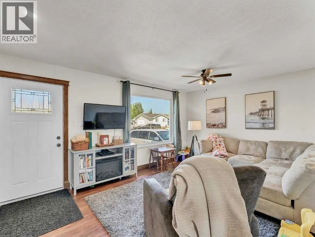 112 Lake Newell Crescent E