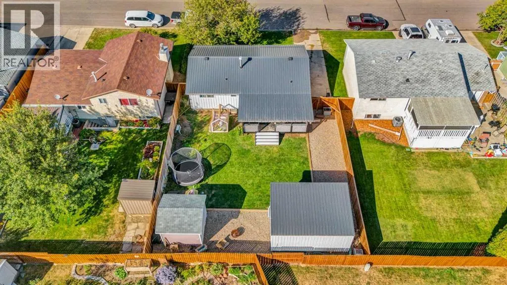 112 Lake Newell Crescent E