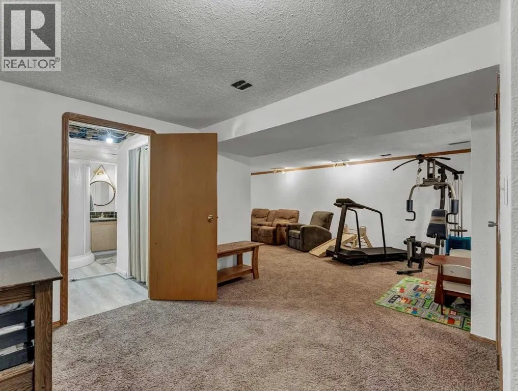 112 Lake Newell Crescent E