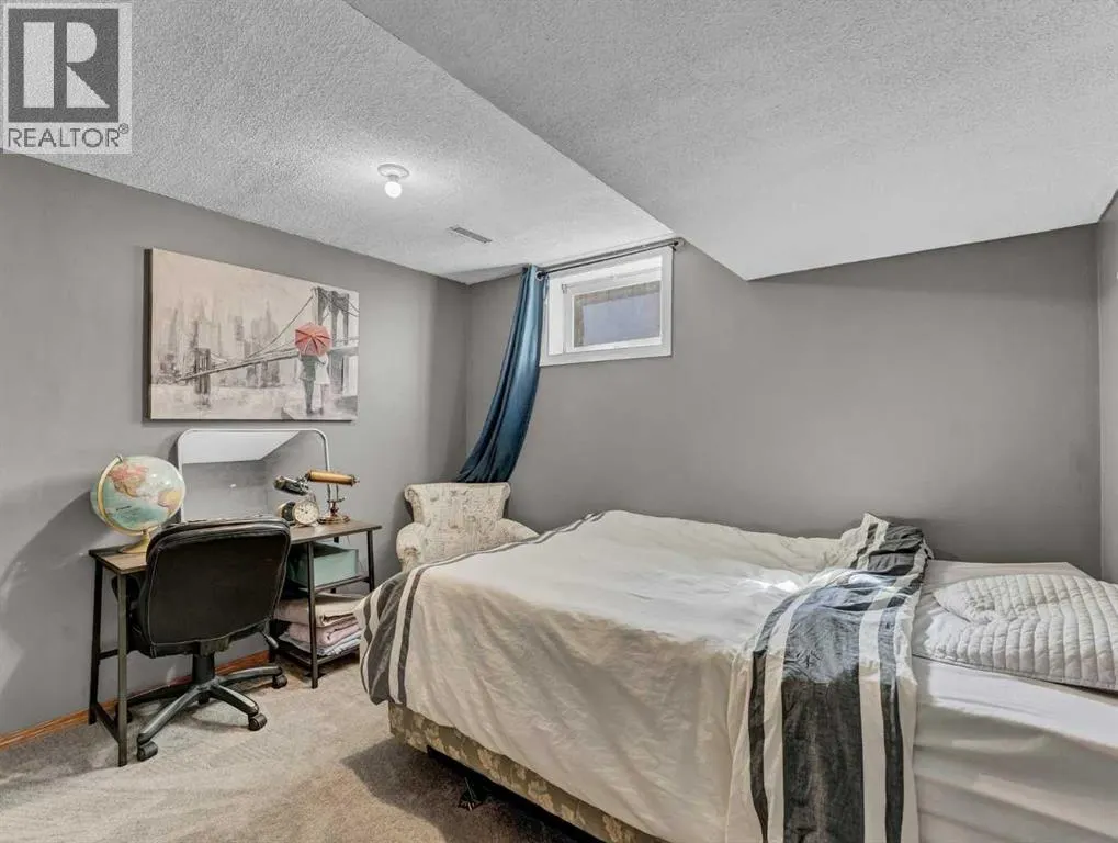 112 Lake Newell Crescent E