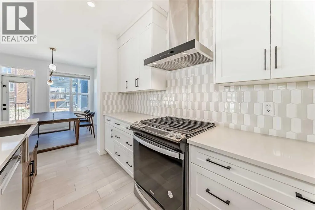 392 Carringvue Place NW