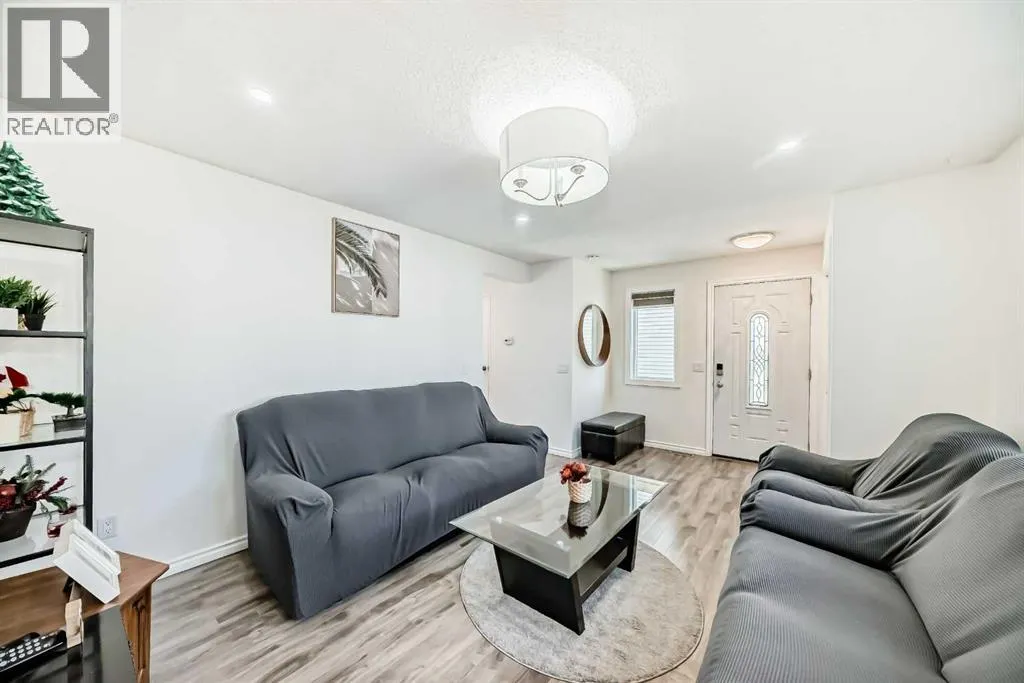 83 Castlebrook Way NE