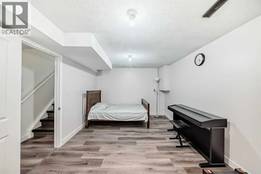 83 Castlebrook Way NE