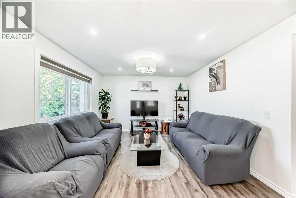 83 Castlebrook Way NE