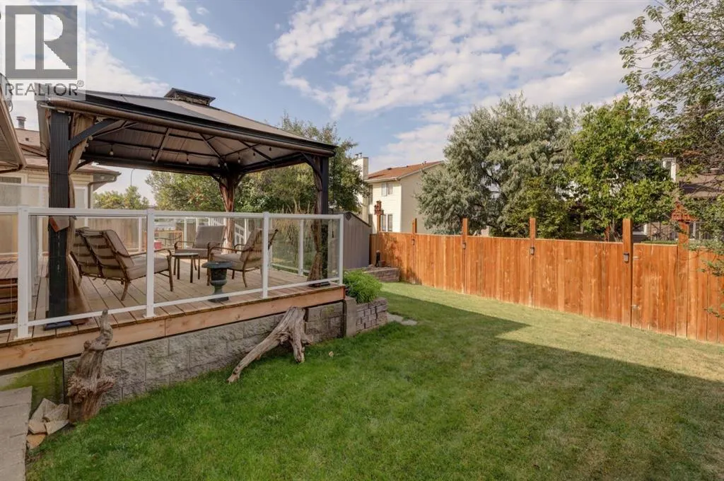 19 Castlefall Way NE