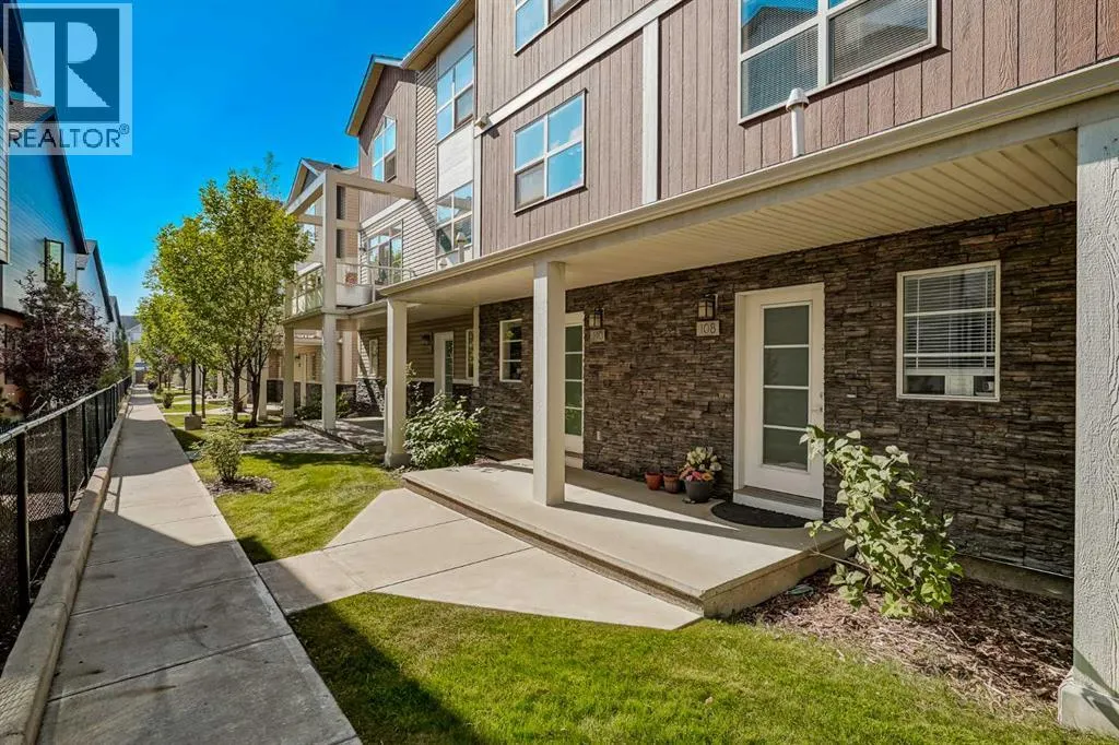 108 Redstone View NE