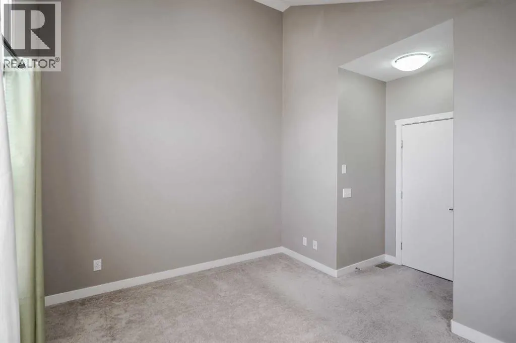 108 Redstone View NE