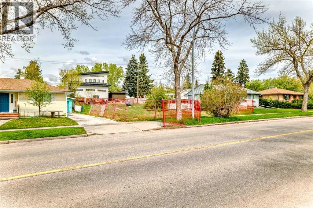 523 Northmount Drive NW