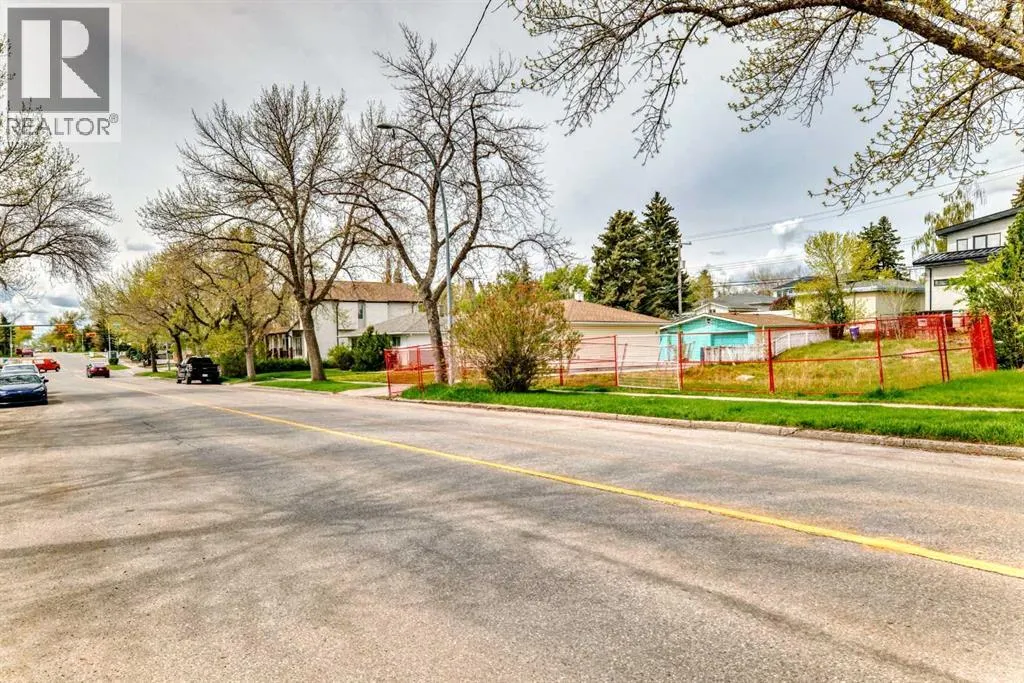 523 Northmount Drive NW