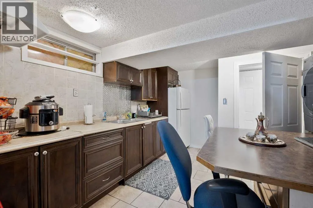 124 Whiteside Crescent NE