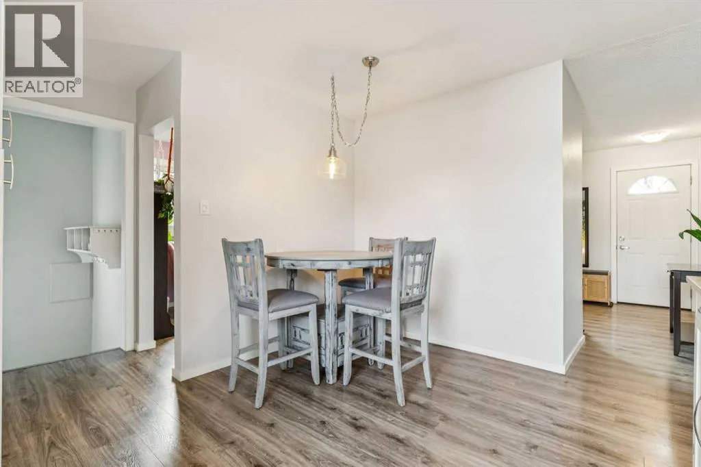 1616 Robson Crescent SE