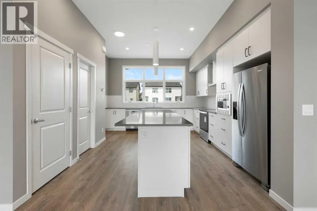 415 Hotchkiss Manor SE