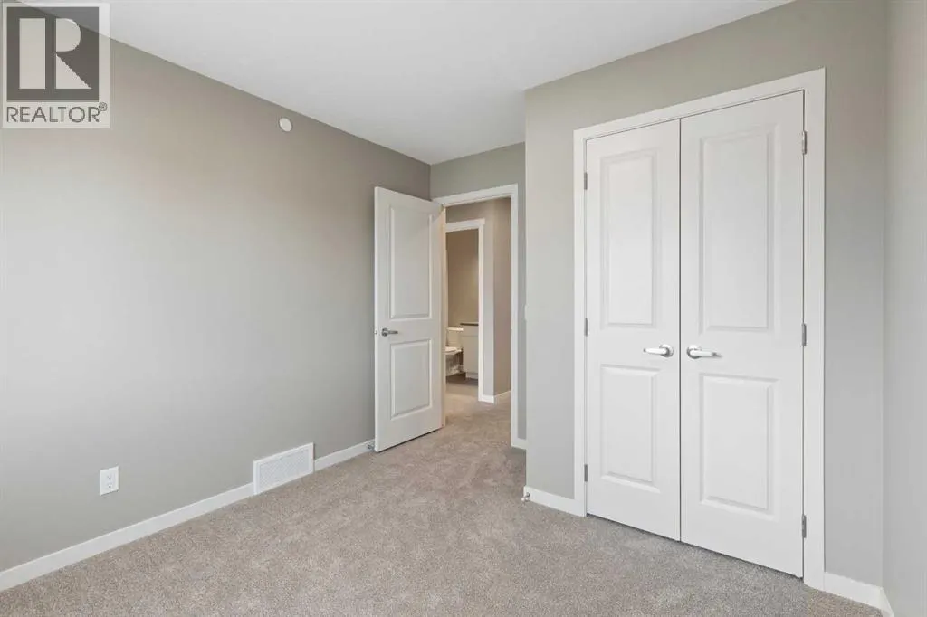 415 Hotchkiss Manor SE