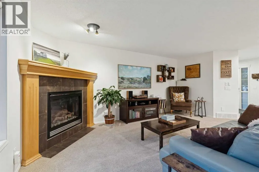 251 Everwillow Close SW