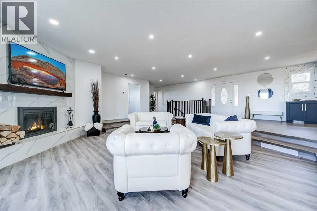 10 Sunset Crescent
