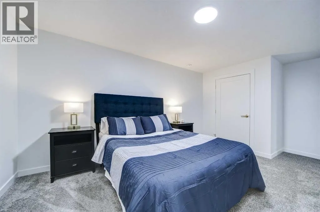 10 Sunset Crescent