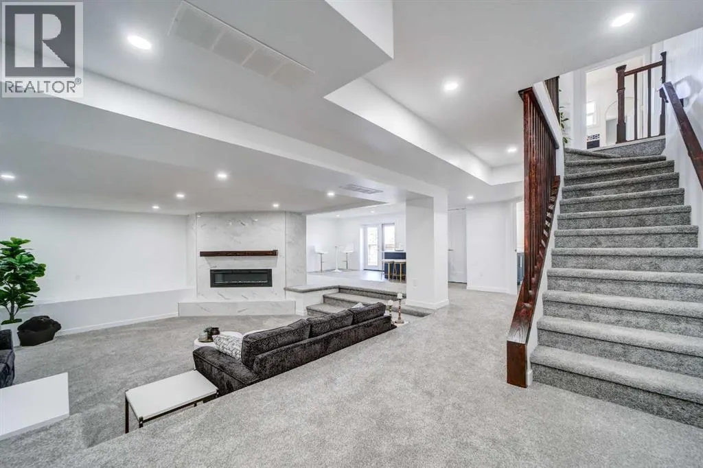 10 Sunset Crescent