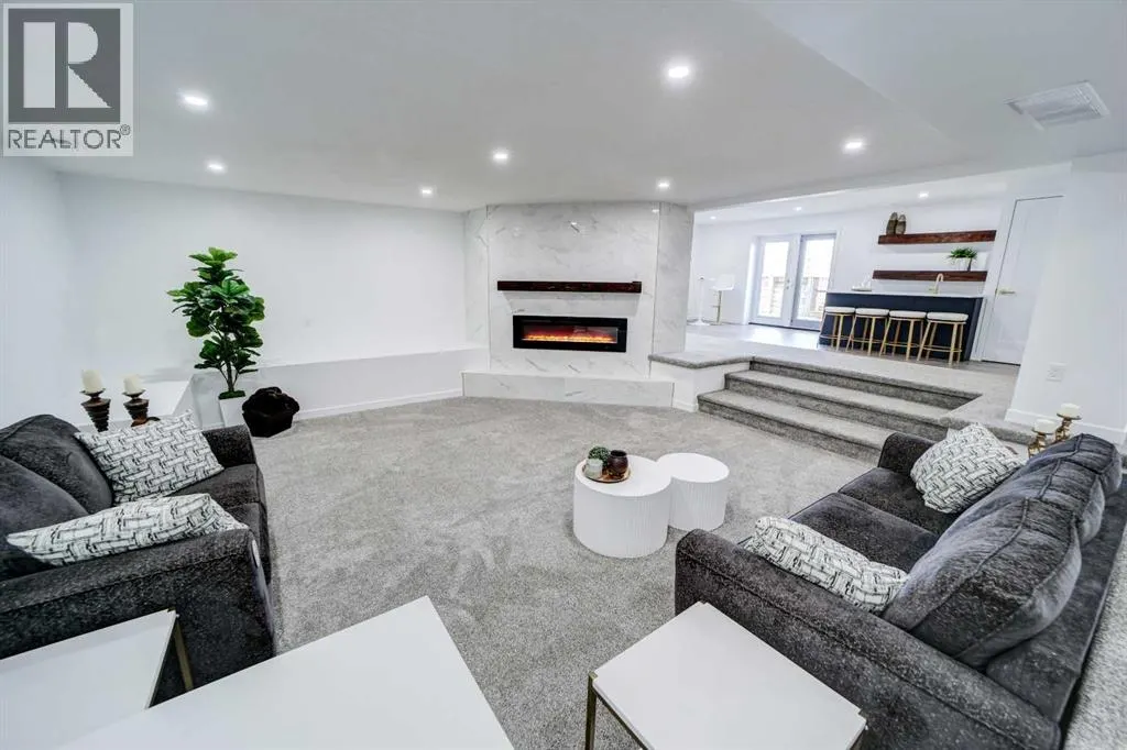 10 Sunset Crescent
