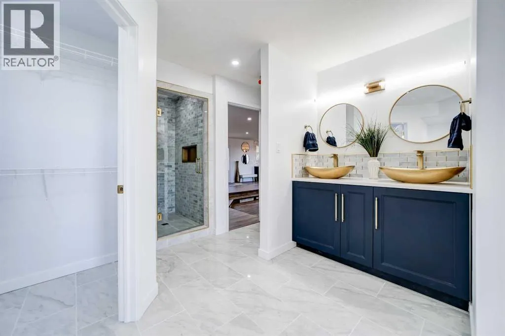 10 Sunset Crescent
