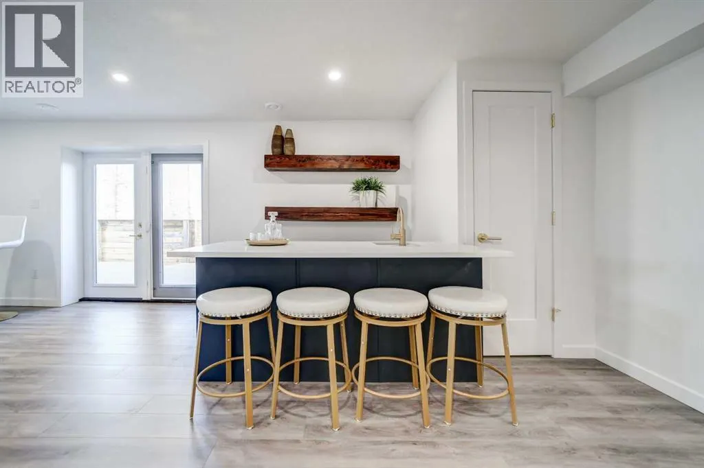 10 Sunset Crescent