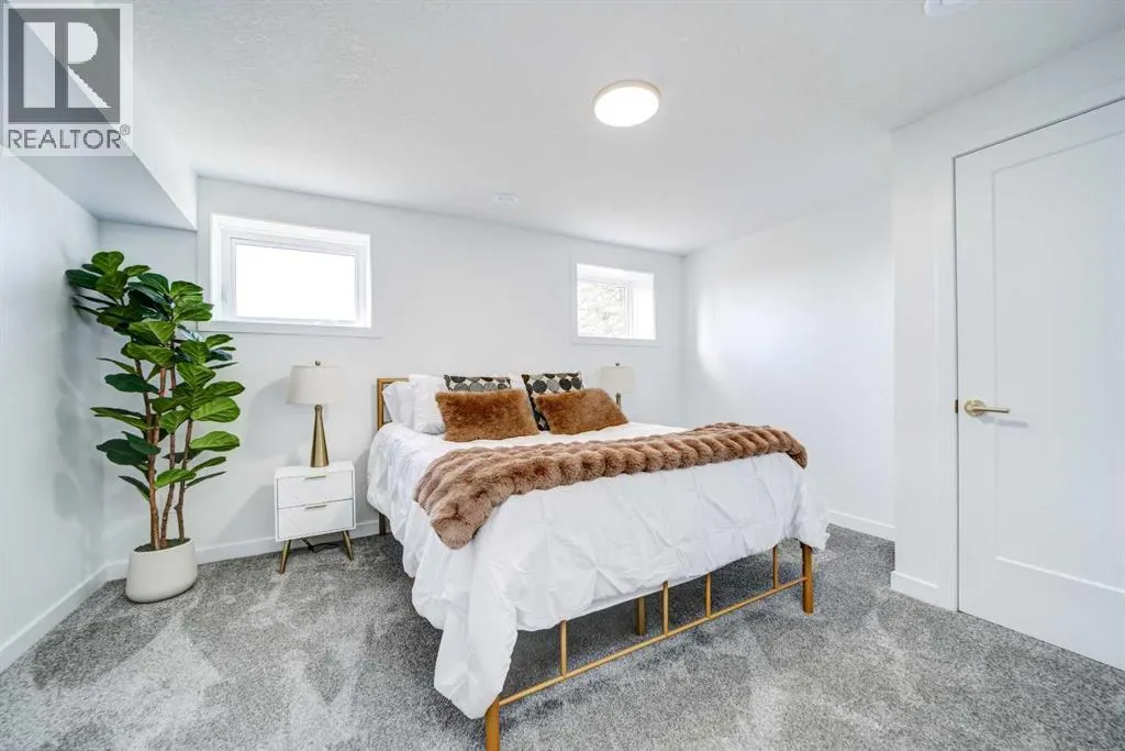 10 Sunset Crescent
