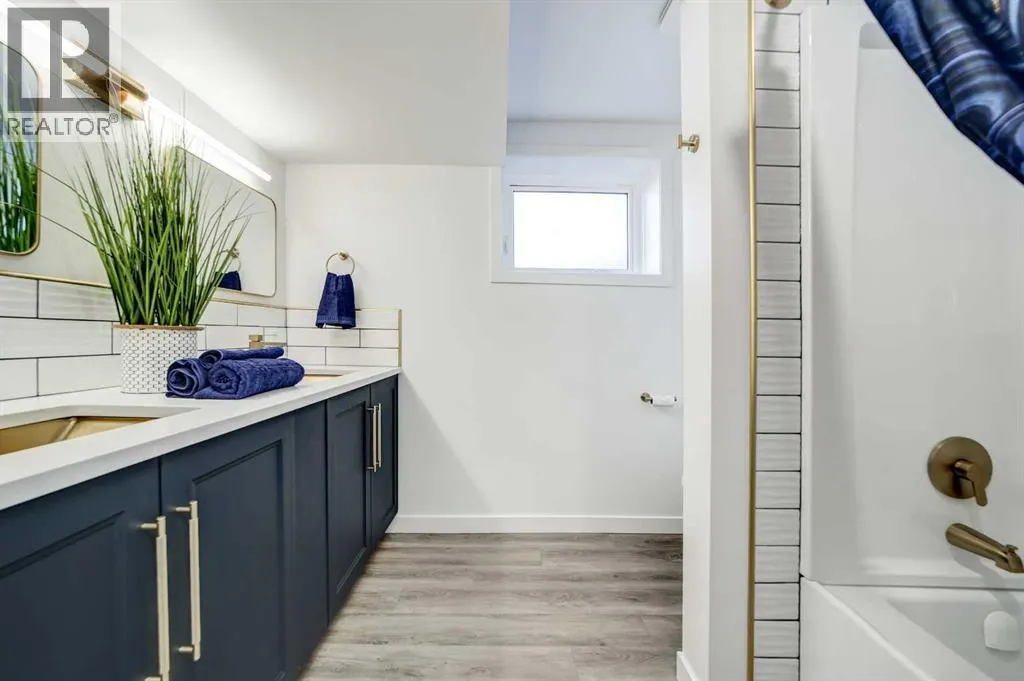 10 Sunset Crescent