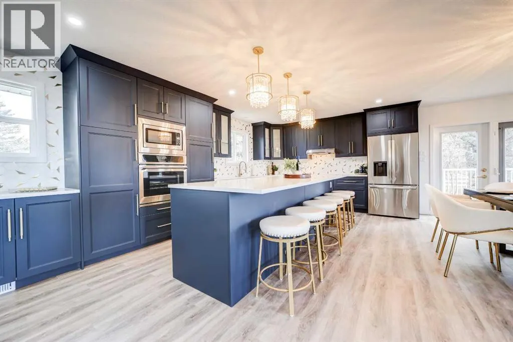 10 Sunset Crescent
