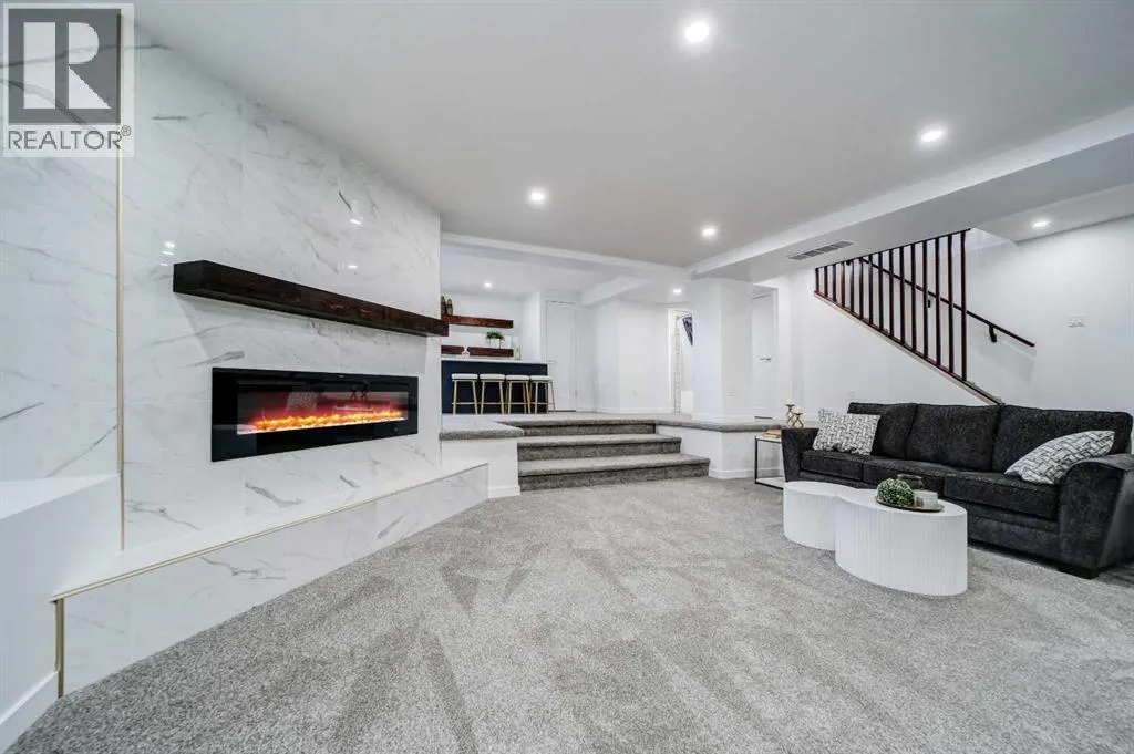 10 Sunset Crescent