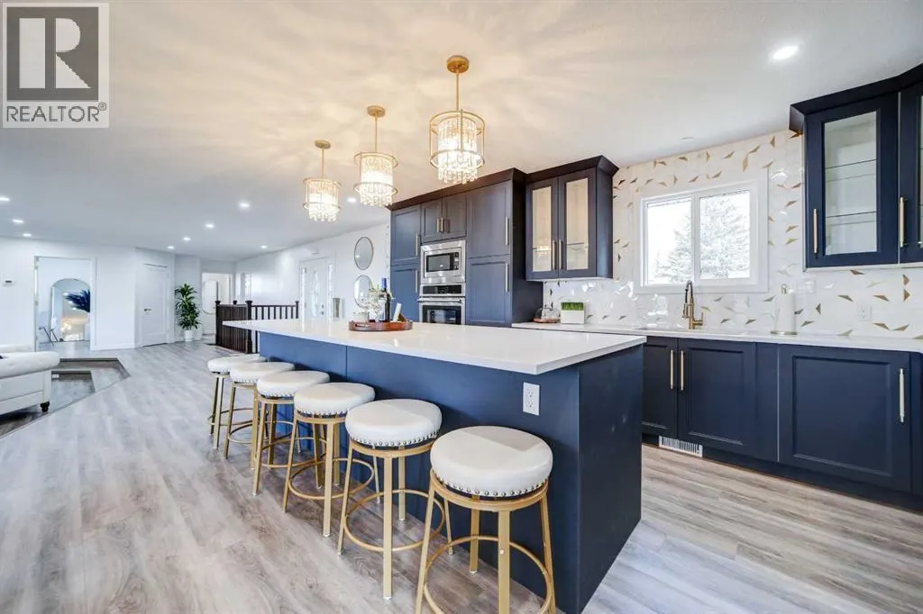 10 Sunset Crescent