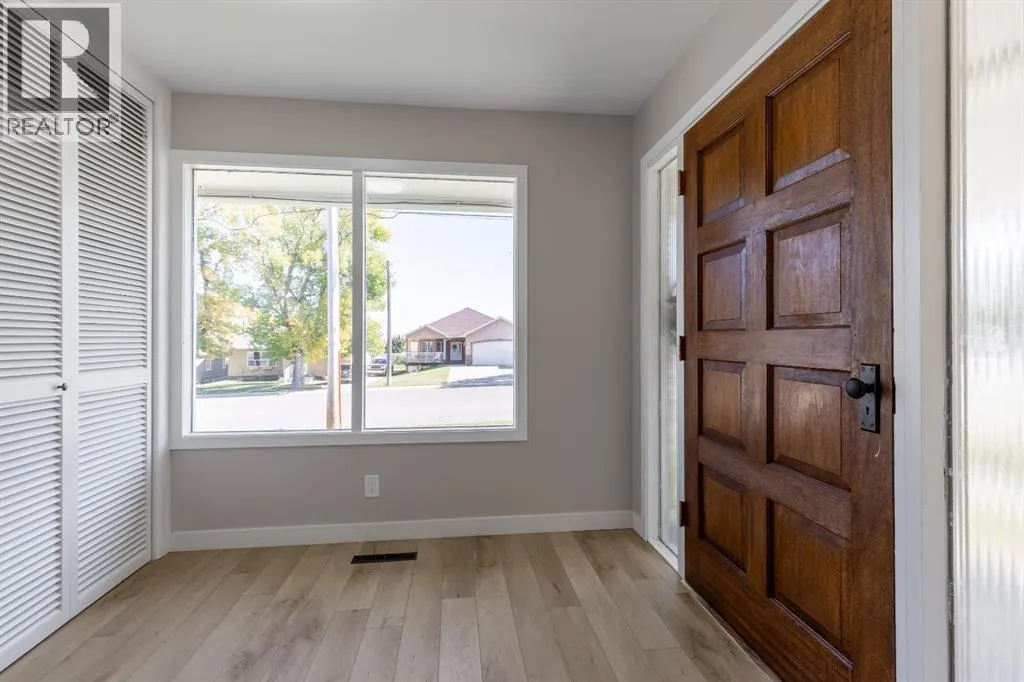 257 2 Street W