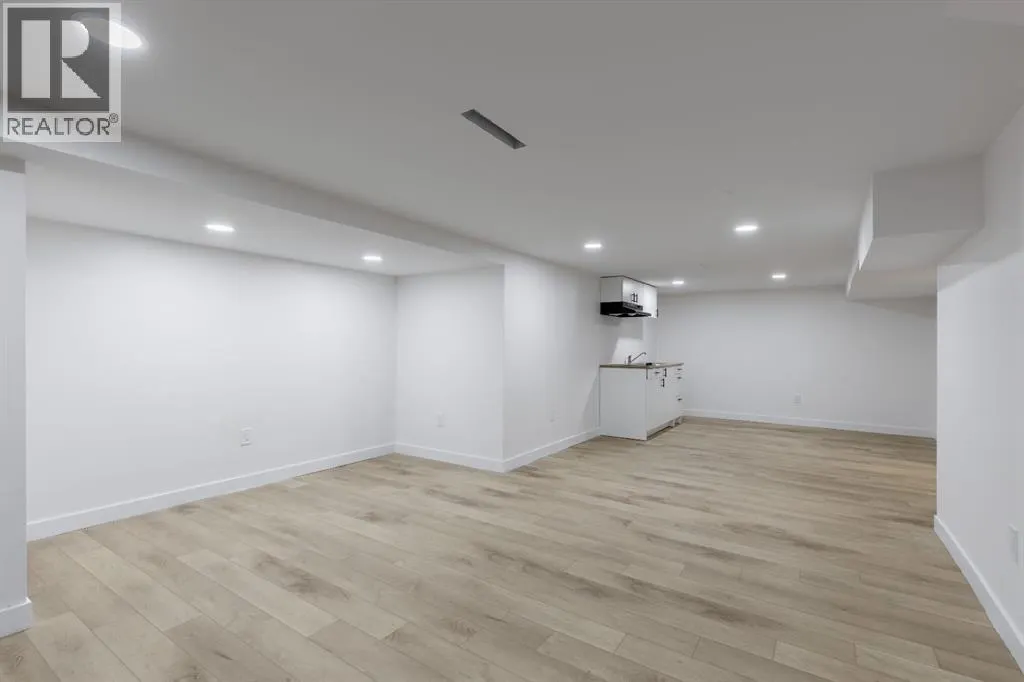 257 2 Street W