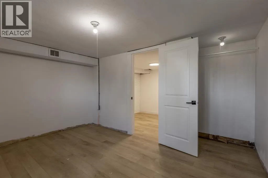 257 2 Street W