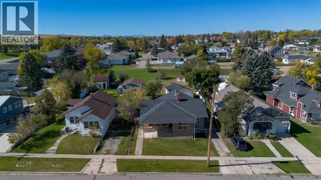 257 2 Street W